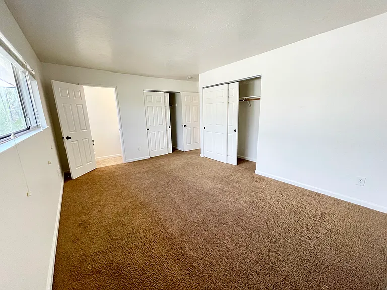 1093 W L St — Photo 17