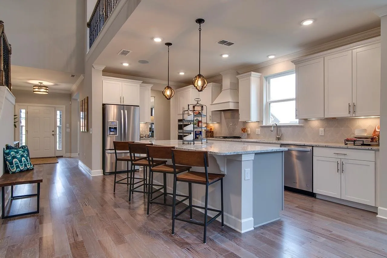 5 bed, 3.5 bath, 3307 sqft, $4,600 — Photo 3