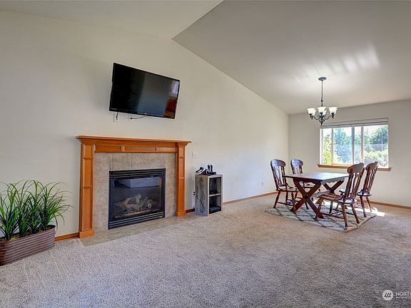 5th image of 812 Darwins Way