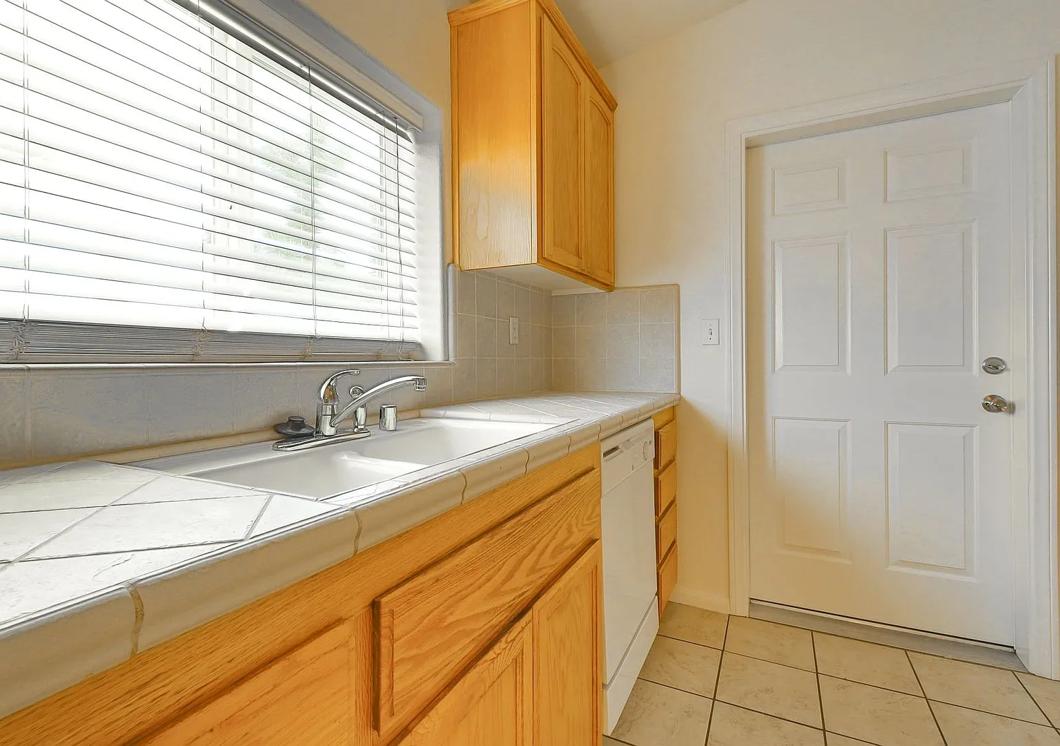 Beautiful Single Family Home located in Hesperia, CA — Photo 4