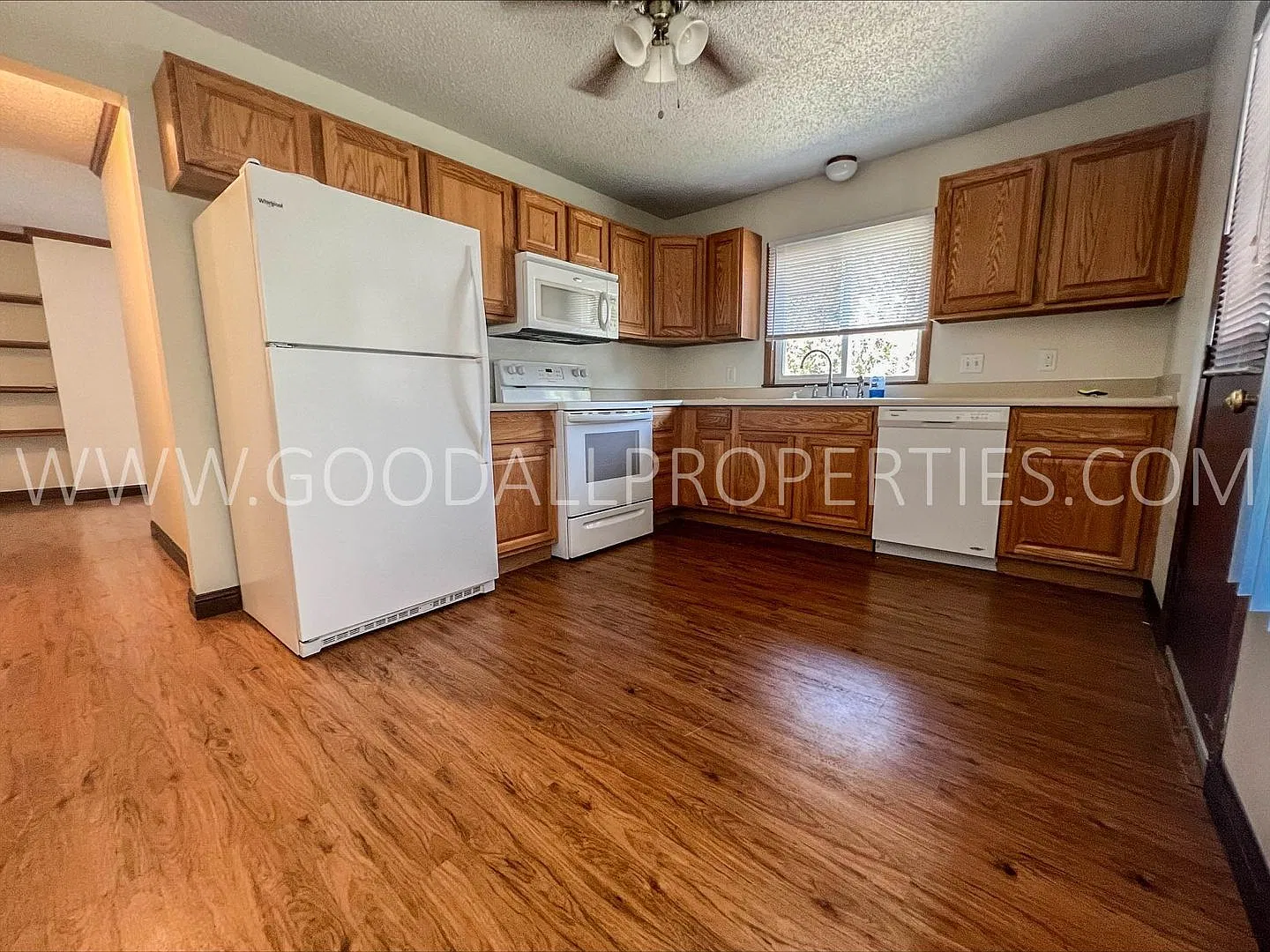 3 bedroom duplex in Clive — Photo 3