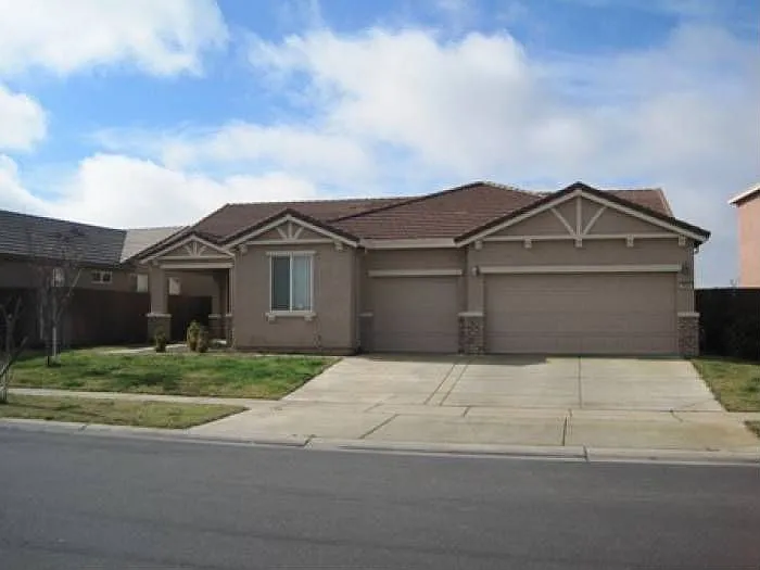 5664 Salmon Dr photo 1