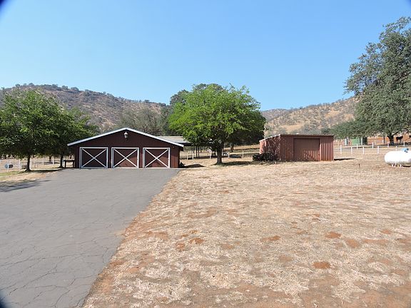 3 Bay Garage & Storage Unit