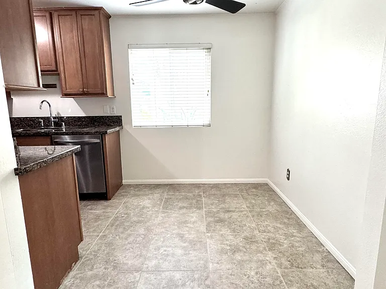 660 S Glassell St #15 — Photo 13