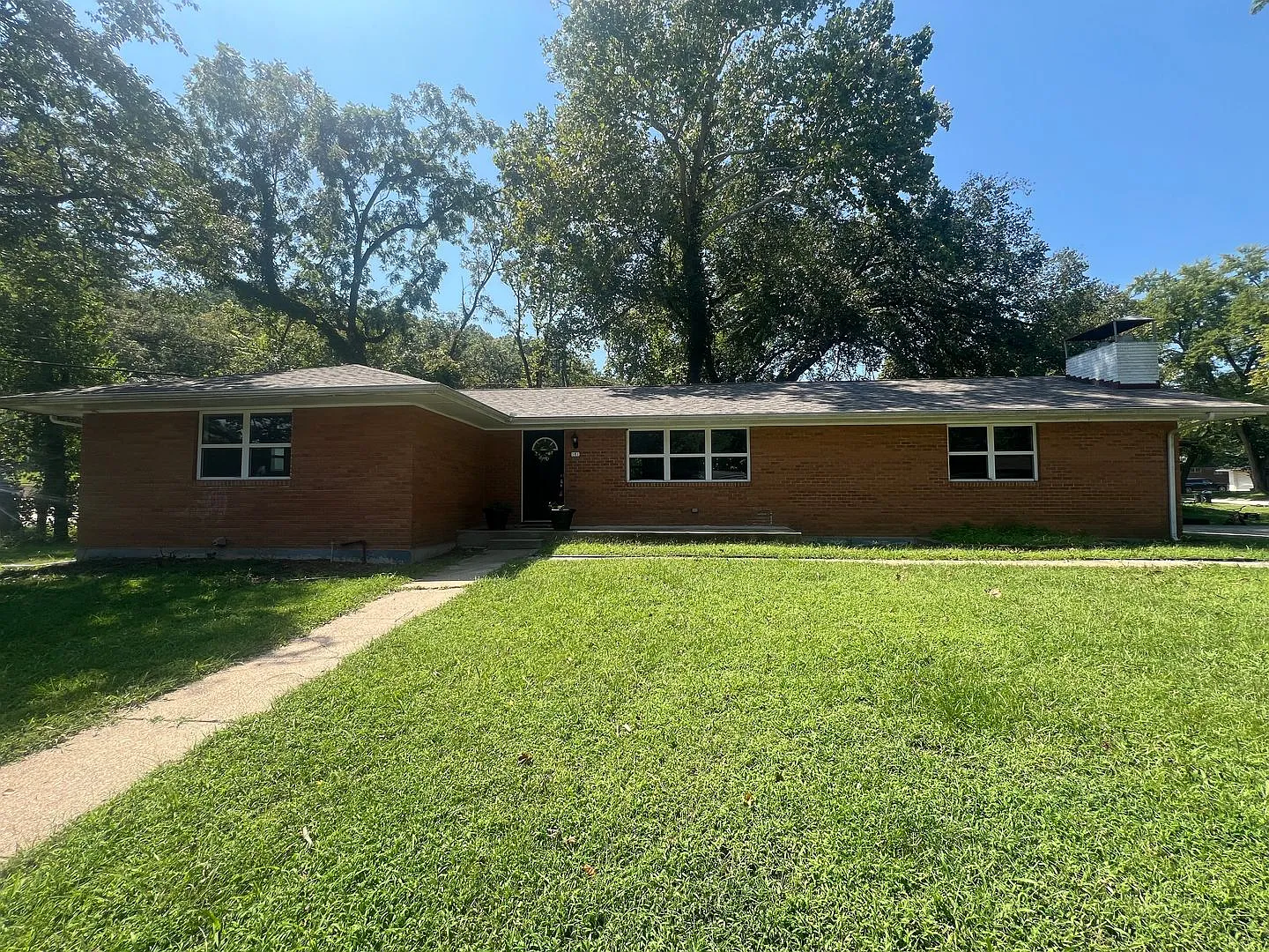 Beautiful Newly Remodeled Home in Waynesville! — Photo 1