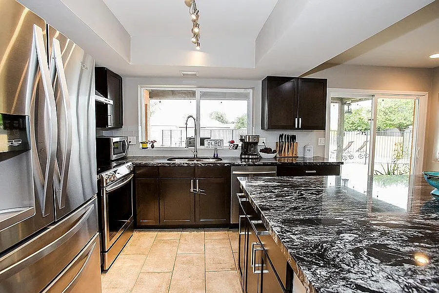 5 bed, 2187 sqft, $3,400 — Photo 4