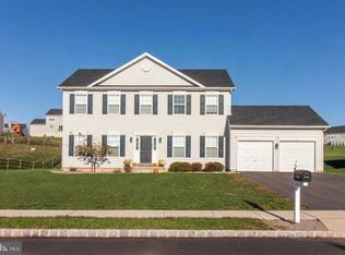 3025 Summer Meadow Dr, Douglassville, PA 19518