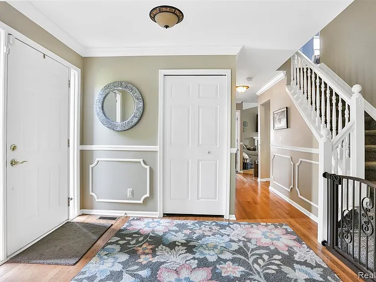 3288 Hickory Dr — Photo 3