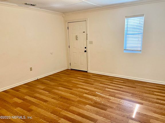 2nd image of 308 Celery Ave S