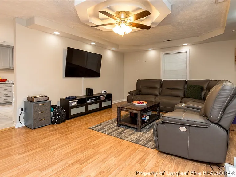 413 Langdon St — Photo 8