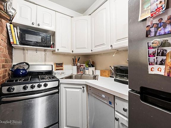 5th image of 114 W 73rd St APT 4B