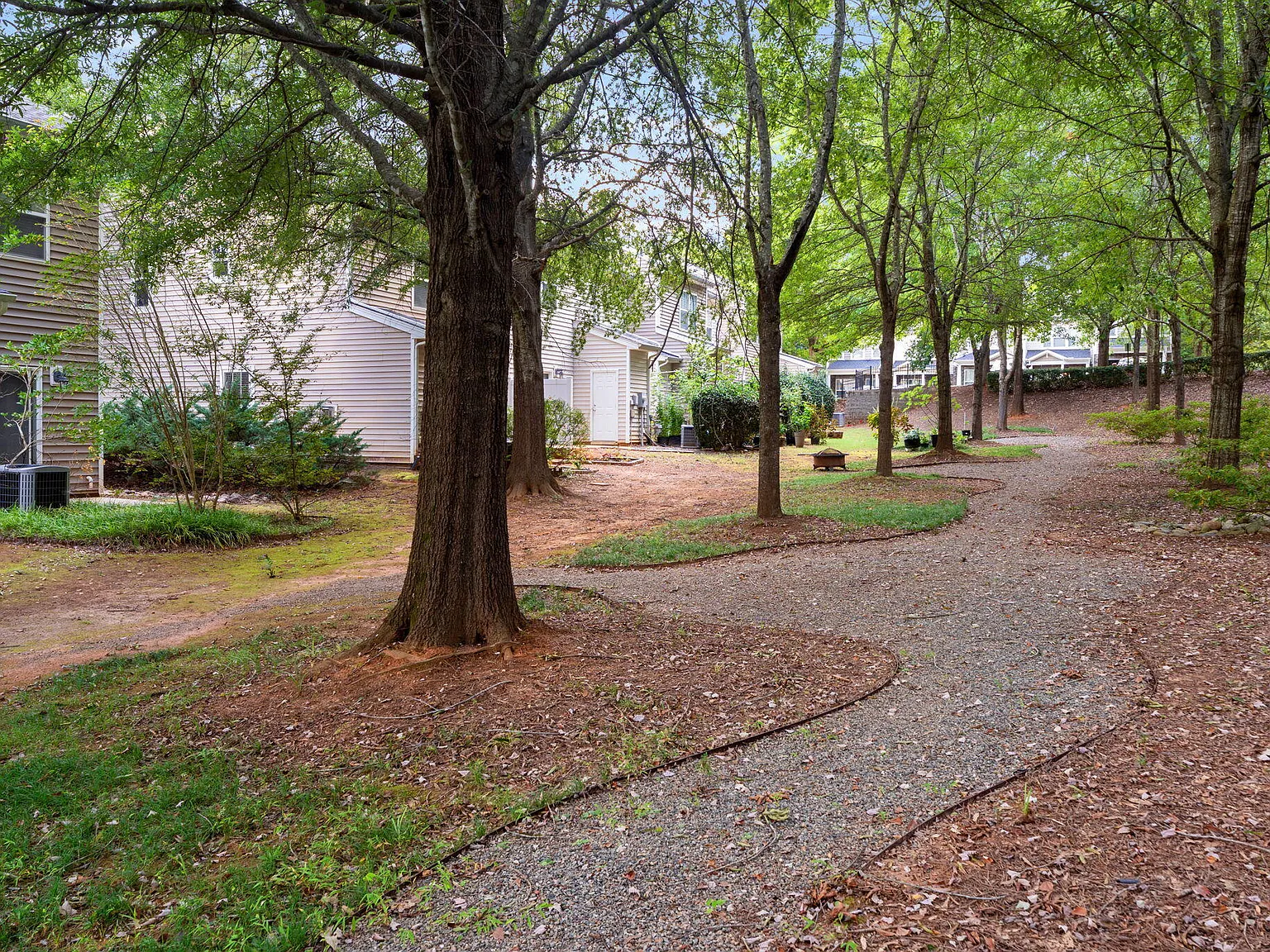 2 bed, 2.5 bath, 1219 sqft, $1,800 — Photo 2