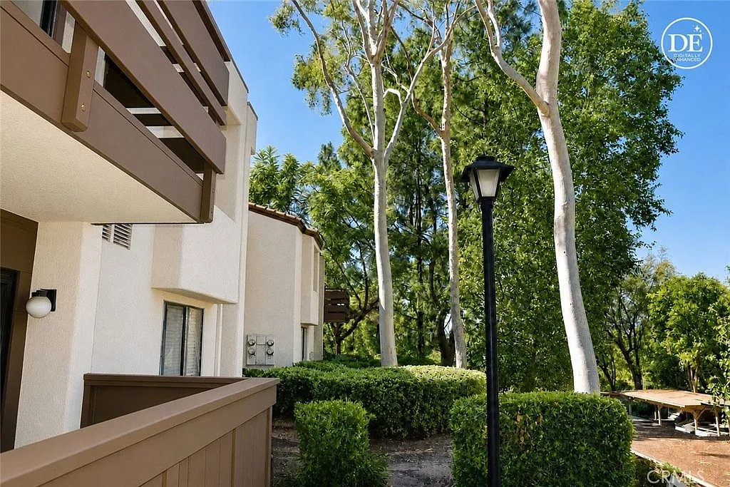 2 bed, 850 sqft, $2,500 — Photo 3