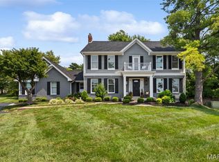 718 Cedar Field Ct, Town And Country, MO 63017