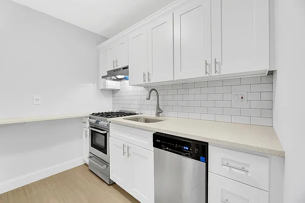 Rented by Bond New York | media 5