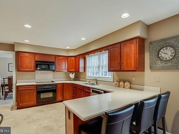 5th image of 4910 Hollybrook Ln