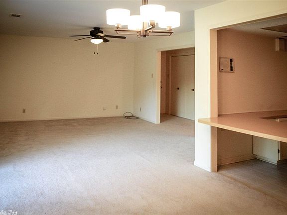5th image of 529 Belvedere Dr