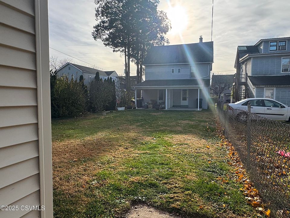2nd image of 465467 W Main St