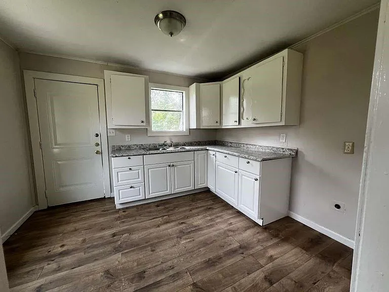 8606 Prairie View Dr — Photo 6