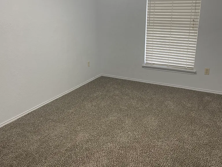 628 S Waxahachie St — Photo 12
