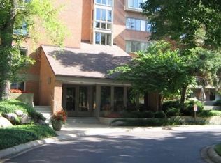 22 Park Ln UNIT 106, Park Ridge, IL 60068