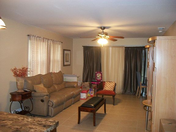 4th image of 428 NE 16th Pl APT 2
