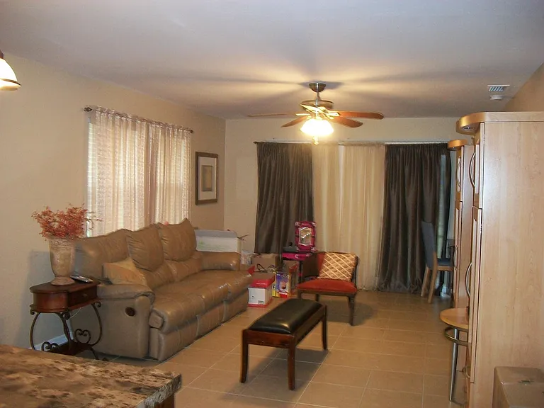 428 NE 16th Pl #4 — Photo 4
