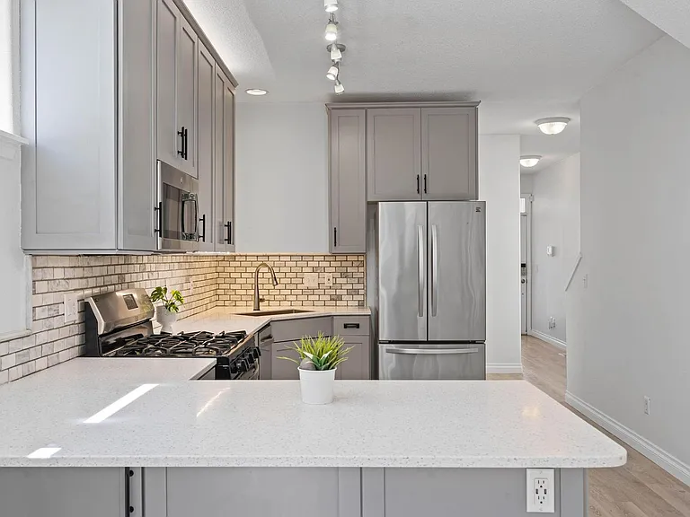 8526 N Haven Ave — Photo 8