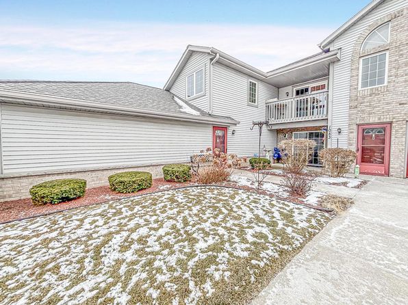 1083 Quinlan DRIVE #E, Pewaukee, WI 53072