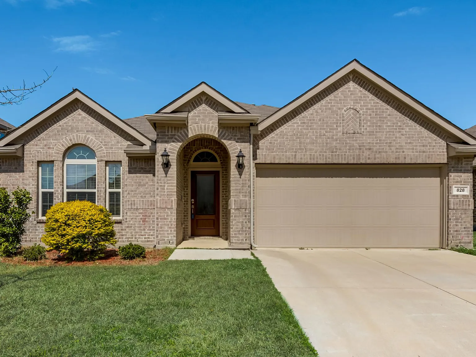 4 bed, 2.5 bath, 2126 sqft, $2,345 — Photo 1
