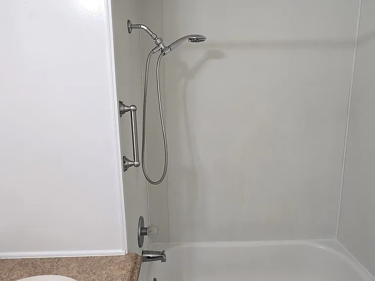 Shower/bathtub Combo