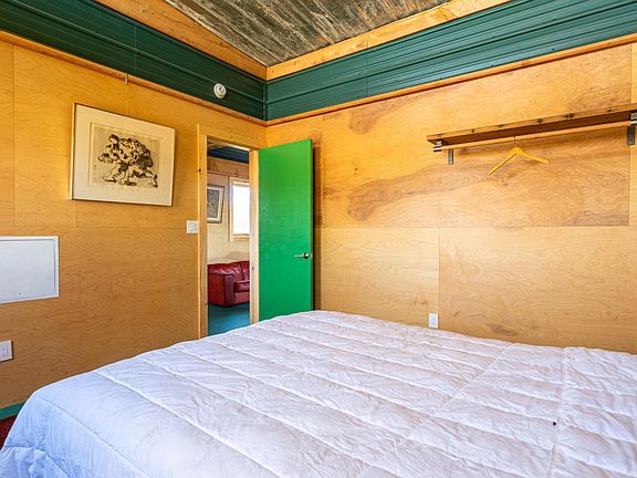 Bedroom #1 - Green Door