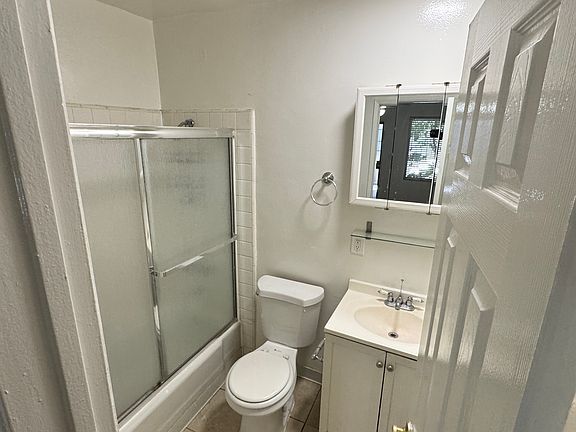 4th image of 1718 Stoner Ave #3A