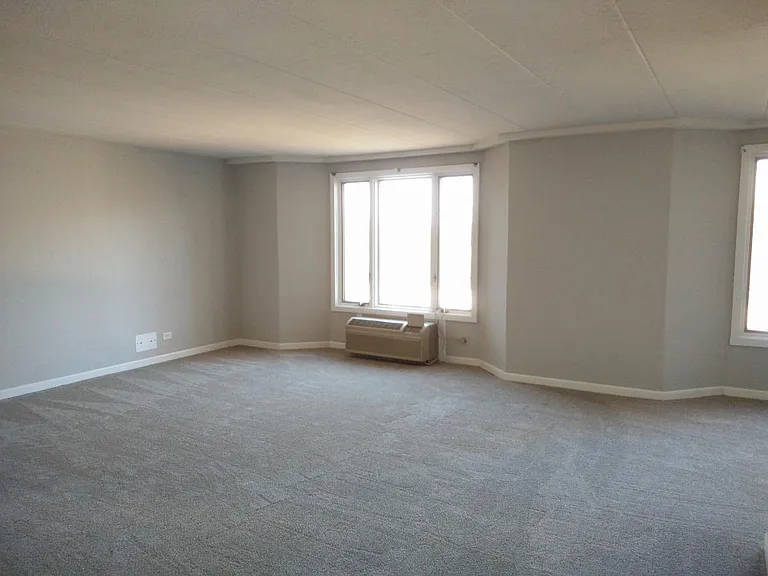 1 Renaissance Pl — Photo 6