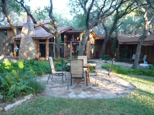 116 Spring Ln, Rockport, TX 78382