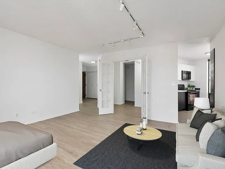 1120 N. LaSalle — Photo 10