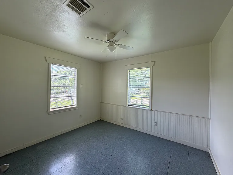2317 Freewater St — Photo 4