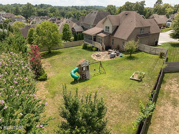 2nd image of 1304 Woodland Ridge Ln
