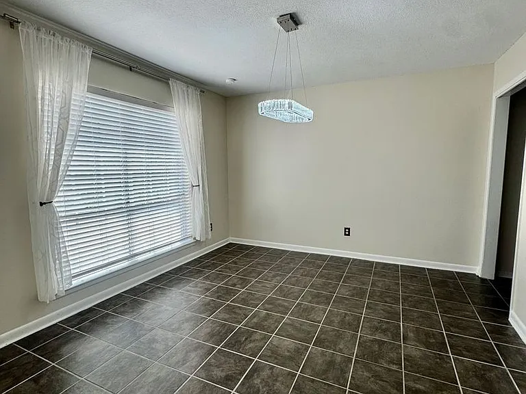 1315 Sussex Dr — Photo 3