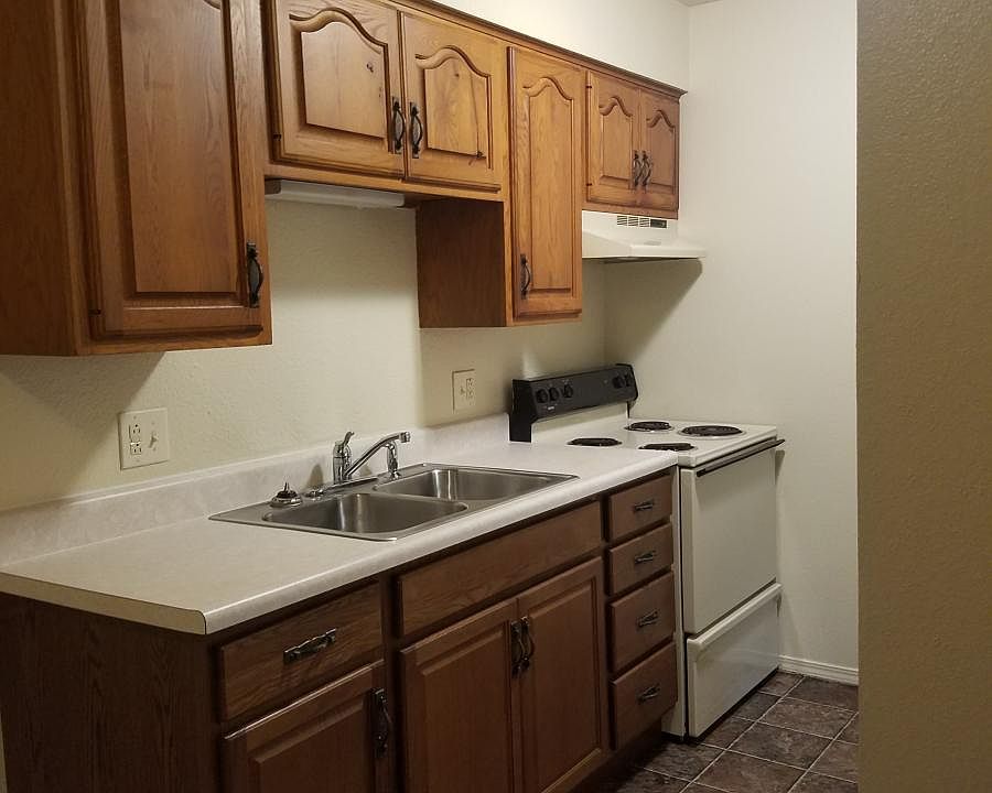 2nd image of 822 Lime City Rd APT Q