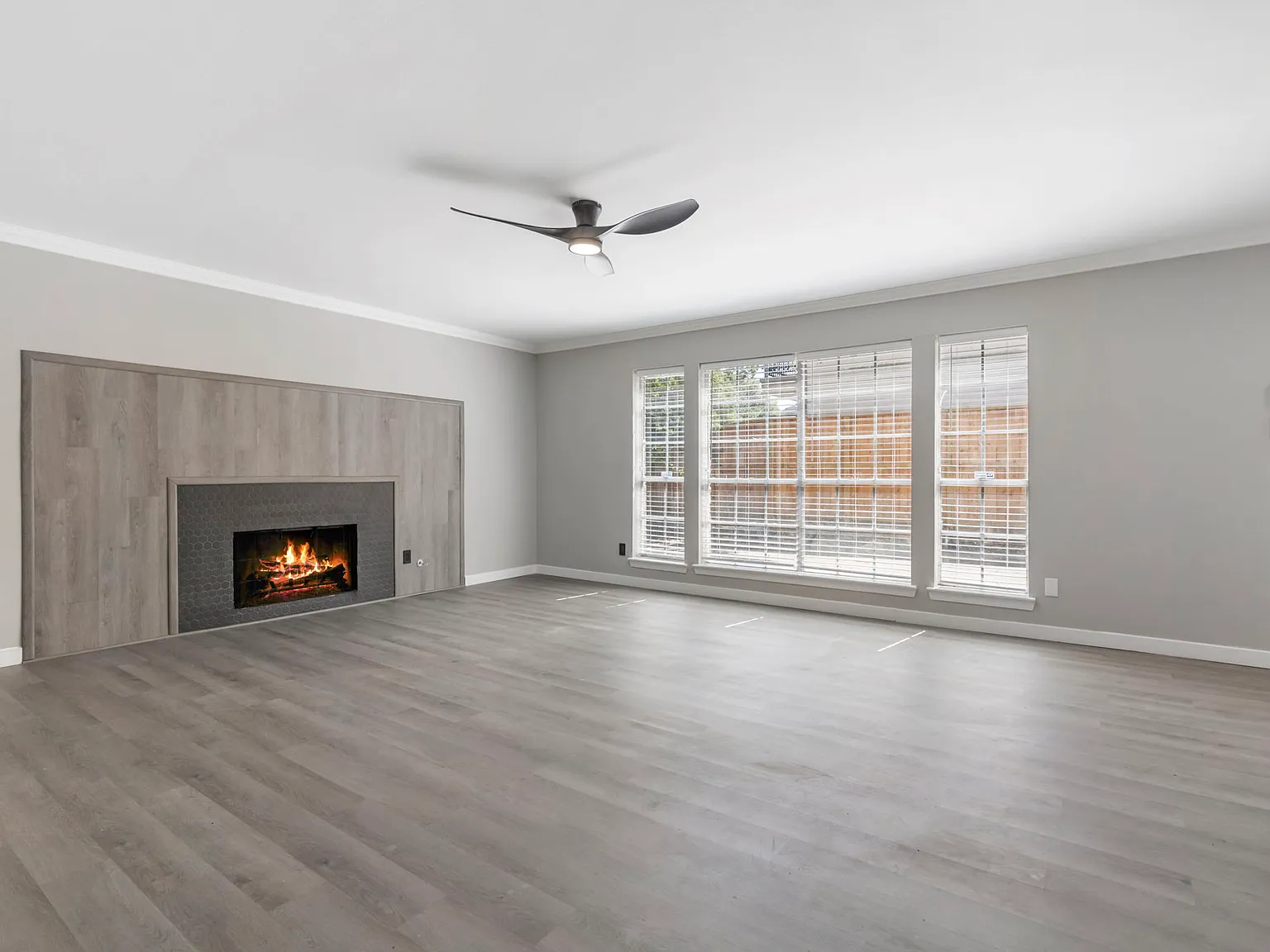 3 bed, 2.5 bath, 2304 sqft, $2,500 — Photo 3