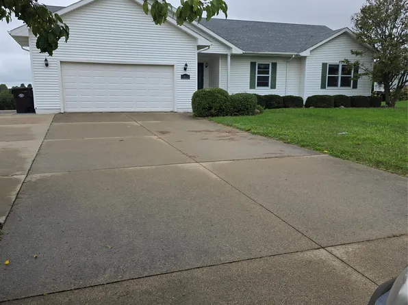 1015 S R St, Indianola, IA 50125