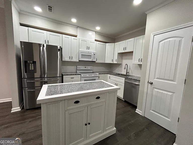 2940 Furlong Ct — Photo 23