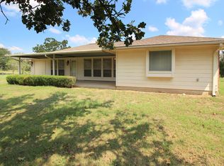242 Golfview Dr, Hilltop Lakes, TX 77871