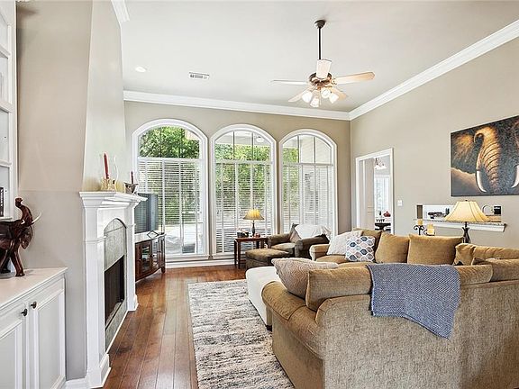 5th image of 325 Winchester Cir