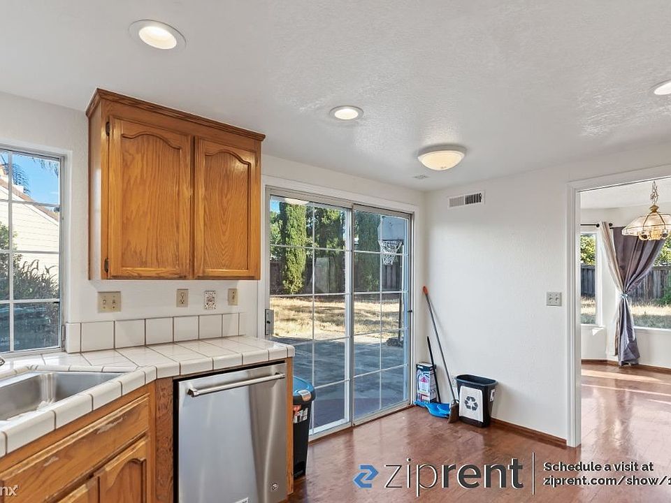 1st image of 1267 Moulton Dr