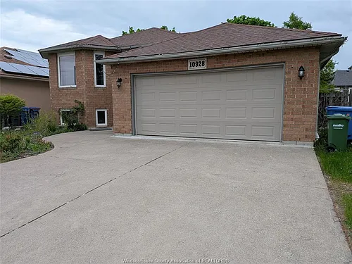 10928 Brentwood Cres Photo 1