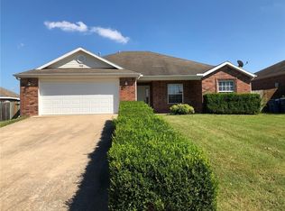 905 SW Navajo Dr, Bentonville, AR 72712