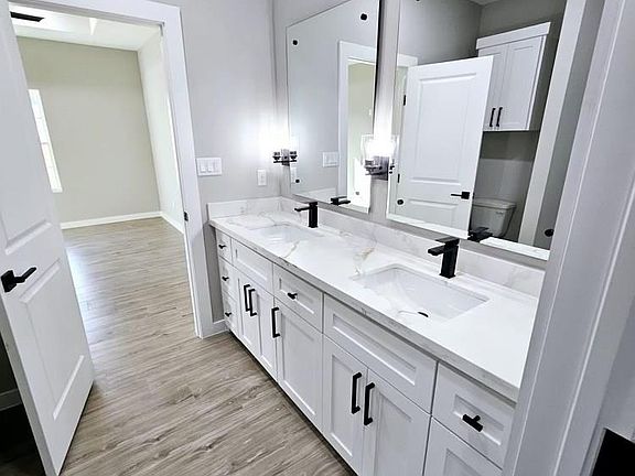 5th image of 485 Balli Cir