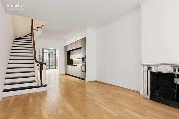 Sold by Sotheby's International Realty | media 6